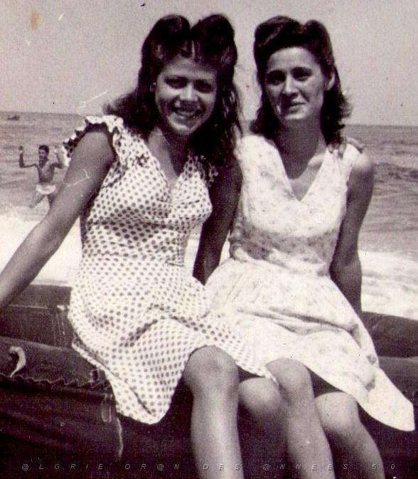 MA MAMAN ROLANDE SERRA et une amie à bouisseville plage. .jpg